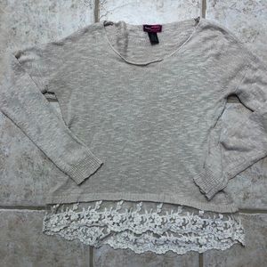 Large sweater with lace detail